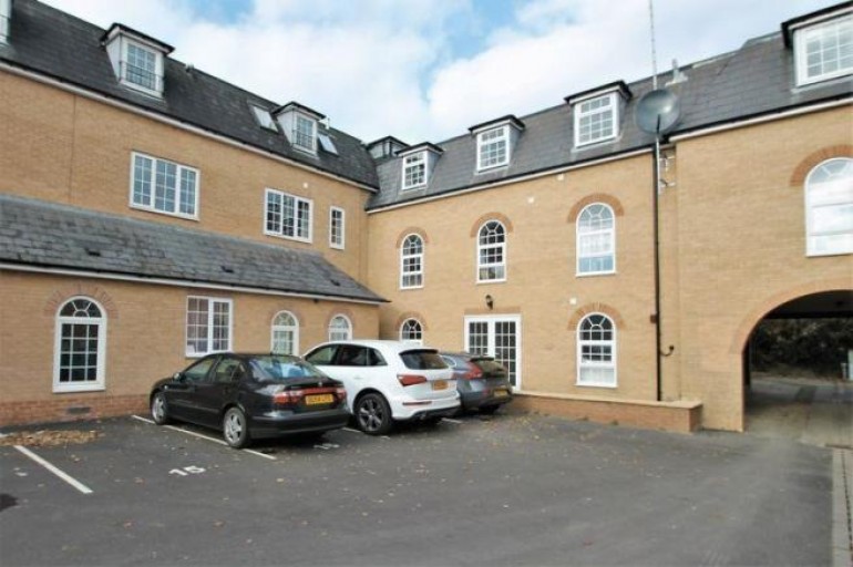 Longwood Court, Cirencester